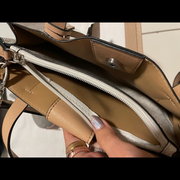 GUESS White and Tan Logo Print Crossbody Purse - Picture 11 of 16